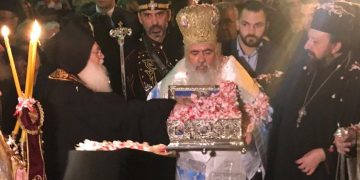 Πλήθος κόσμου υποδέχθηκε την Τίμια Ζώνη της Παναγίας στον Εύοσμο (φωτ.-βίντεο)