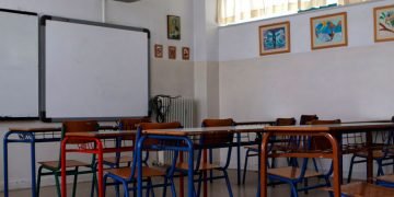 ΕΔΕ για τη δασκάλα στη Θεσσαλονίκη που μοίρασε φυλλάδια με εθνικιστικό περιεχόμενο