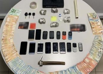 Εύοσμος: Μέλη κυκλώματος διακίνησης ναρκωτικών έκρυβαν σε τοίχο δώματος πάνω από 26.000 ευρώ (ΦΩΤΟ )