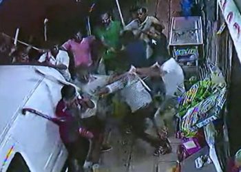 Βίντεο: Η άγρια συμπλοκή αλλοδαπών έξω από μίνι μάρκετ στην Θεσσαλονίκη