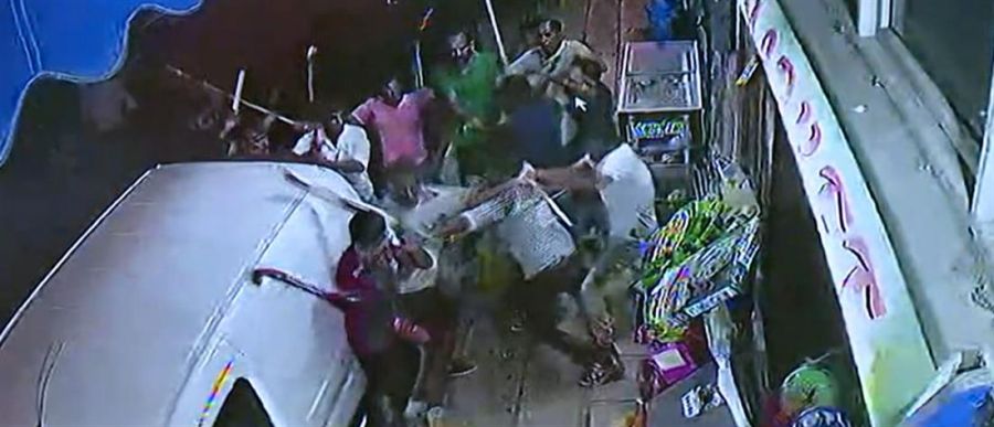 Βίντεο: Η άγρια συμπλοκή αλλοδαπών έξω από μίνι μάρκετ στην Θεσσαλονίκη