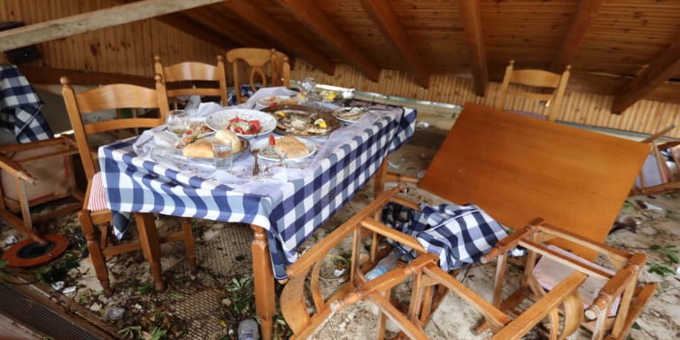 Χαλκιδική: Μαρτυρία-σοκ για το 8χρονο παιδί -«Ο αέρας το πέταξε στην τζαμαρία της ταβέρνας»
