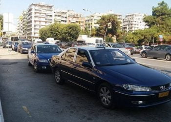 Θεσσαλονίκη: Τους πήγε κούρσα στον Δενδροπόταμο και του “άδειασαν” το ταξί