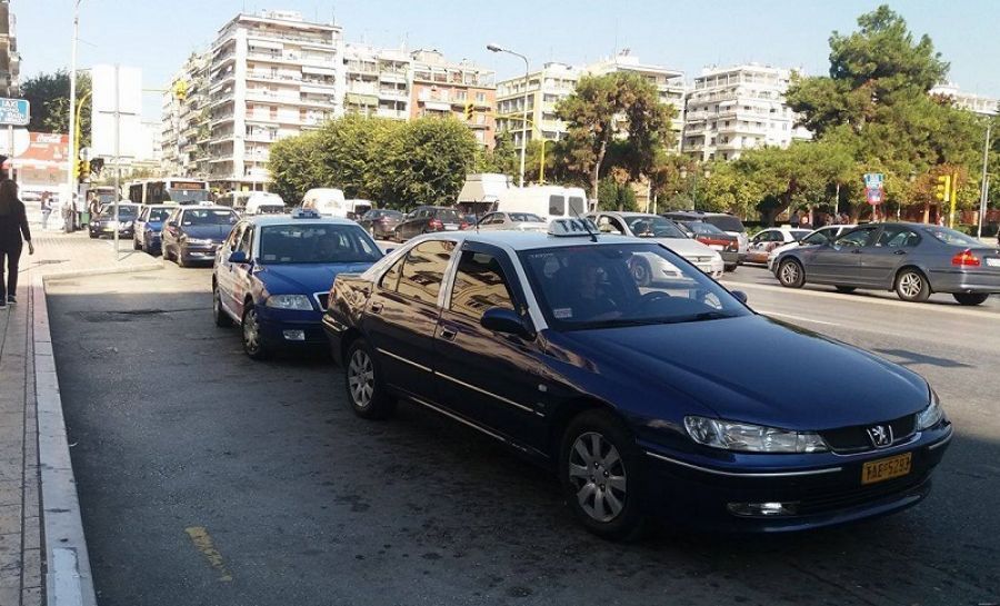 Θεσσαλονίκη: Τους πήγε κούρσα στον Δενδροπόταμο και του “άδειασαν” το ταξί
