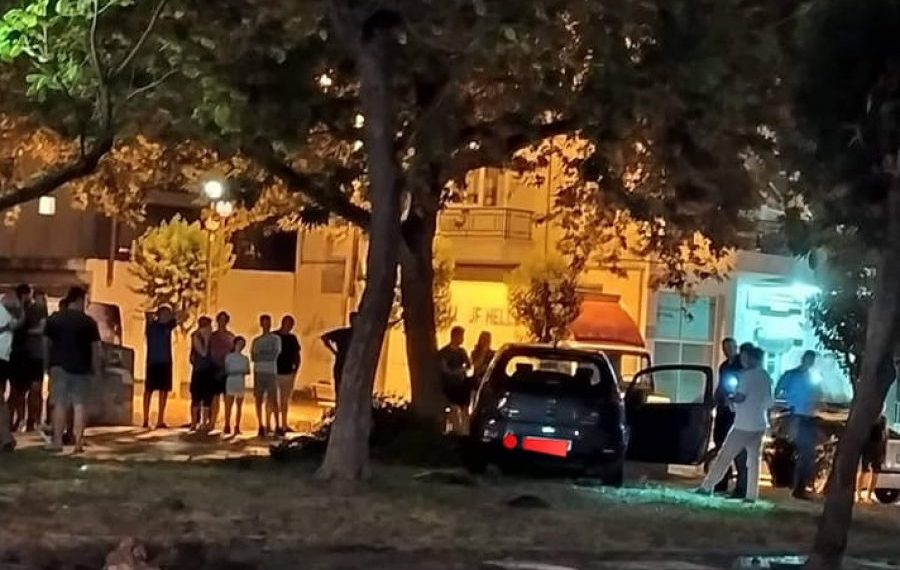 Έυοσμος: ΙΧ έπεσε σε παγκάκι πάρκου! (Εικόνες)