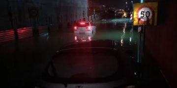 Οδηγοί εγκλωβίστηκαν στον πλημμυρισμένο Περιφερειακό στον Εύοσμο [ΒΙΝΤΕΟ]