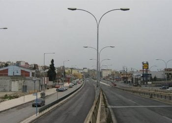 ΠΡΙΝ ΛΙΓΟ: Τροχαίο με έναν τραυματία στην αερογέφυρα της Σταυρούπολης