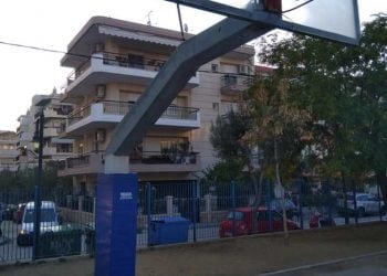 Εύοσμος: Τοποθετήθηκαν προστατευτικά για τις μπασκέτες σε Δημοτικά Σχολεία του Ευόσμου