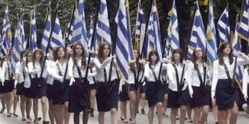 Ξεκίνησε η μαθητική παρέλαση στη Θεσσαλονίκη