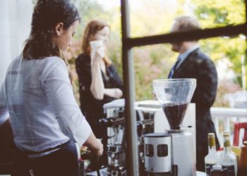 Ζητείται κοπέλα για παραγωγή καφέ στον Ευοσμο Θεσσαλονίκης