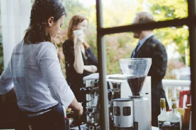 Ζητείται κοπέλα για παραγωγή καφέ στον Ευοσμο Θεσσαλονίκης