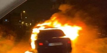 Εύοσμος: Αυτοκίνητο λαμπάδιασε εν’ κινήσει (Εικόνα)