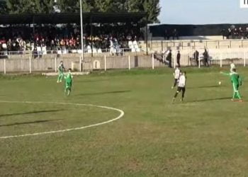 Αδιανόητο ξύλο μεταξύ οπαδών σε παιχνίδι του Αγροτικού Αστέρα (Bίντεο ΣΟΚ)