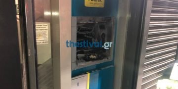 Μπαράζ εμπρηστικών επιθέσεων τα ξημερώματα στη Θεσσαλονίκη.
