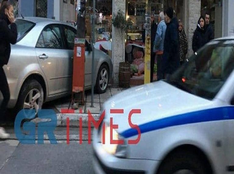Έυοσμος: Αυτοκίνητο μπήκε σε κατάστημα μετά από τροχαίο! Πάγωσαν οι περαστικοί (Εικόνες)