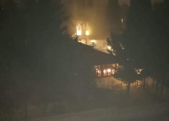 Φωτιά ξέσπασε στον Ιερό Ναό του Αγίου Αθανασίου στον Εύοσμο