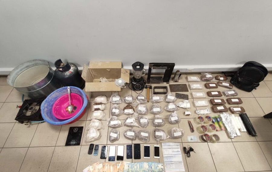 Κορδελιό: “Τσάκωσαν” συμμορία που θα “έσπρωχνε” 23 κιλά ηρωίνη – Είχε εργαστήριο νόθευσης (Eικόνες)