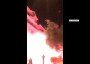 Ασπρόμαυρο πάρτι με πυρσούς και πυροτεχνήματα στο Κορδελιό (Βίντεο)