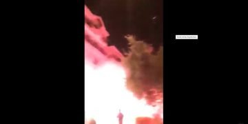 Ασπρόμαυρο πάρτι με πυρσούς και πυροτεχνήματα στο Κορδελιό (Βίντεο)