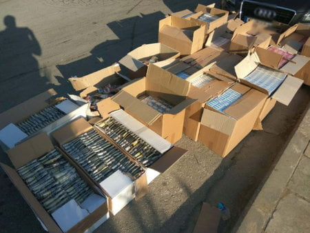 Σε υπόγειο στον Εύοσμο έκρυβε πάνω από 10.000 λαθραία καπνικά προϊόντα