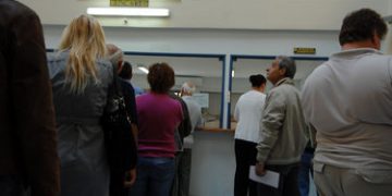 Η εφορία διαγράφει μικρο-χρέη σε 535.000 φορολογούμενους