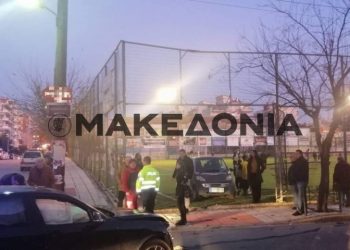 Αυτοκίνητο τράκαρε και μπήκε σε γηπεδάκι ποδοσφαίρου στον Εύοσμο (Βίντεο)