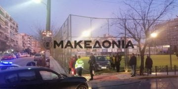 Αυτοκίνητο τράκαρε και μπήκε σε γηπεδάκι ποδοσφαίρου στον Εύοσμο (Βίντεο)