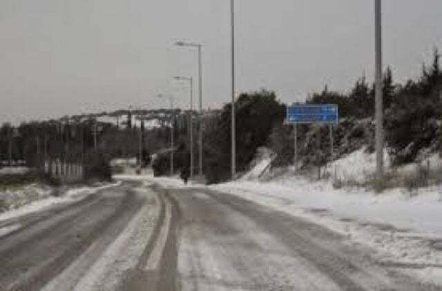 Κλειστός λόγω χιονόπτωσης ο δρόμος Χορτιάτη Αγ. Βασιλείου – 20 εκχιονιστικά στην Κεν. Μακεδονία