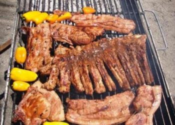 Αυτά είναι μερικά από τα έθιμα της Τσικνοπέμπτης στην Ελλάδα!