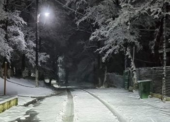 Έντονη χιονόπτωση στη Θεσσαλονίκη – Προβλήματα και κλειστοί δρόμοι λόγω της κακοκαιρίας (ΦΩΤΟ & VIDEO)