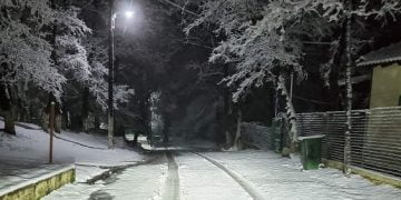 Έντονη χιονόπτωση στη Θεσσαλονίκη – Προβλήματα και κλειστοί δρόμοι λόγω της κακοκαιρίας (ΦΩΤΟ & VIDEO)