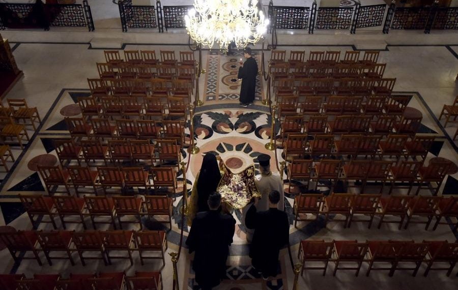 Θεσσαλονίκη: Σε κλίμα συγκίνησης η Περιφορά του Επιταφίου σε άδειους Ιερούς Ναούς (Eικόνες)