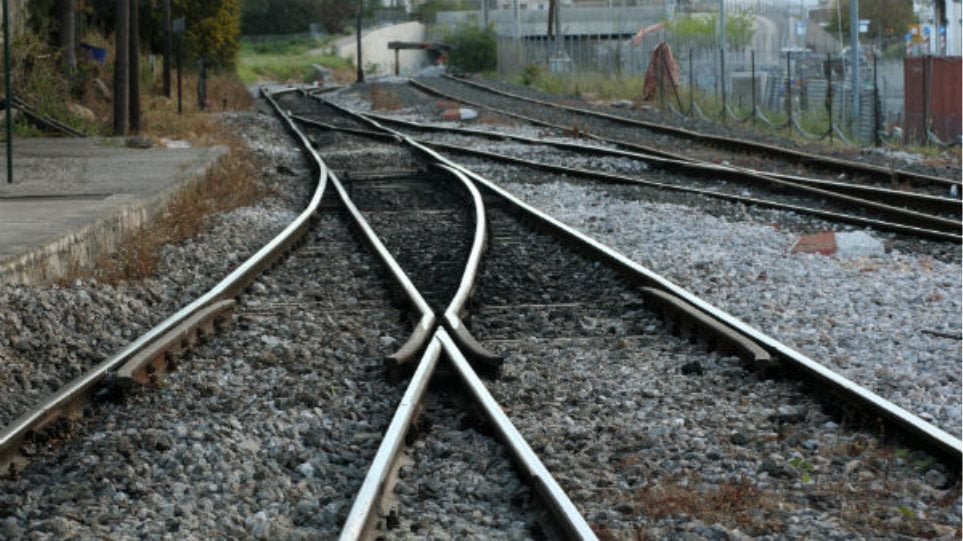 Τραγωδία στη Θεσσαλονίκη: 41χρονος αυτοκτόνησε ξαπλώνοντας στις ράγες του τρένου