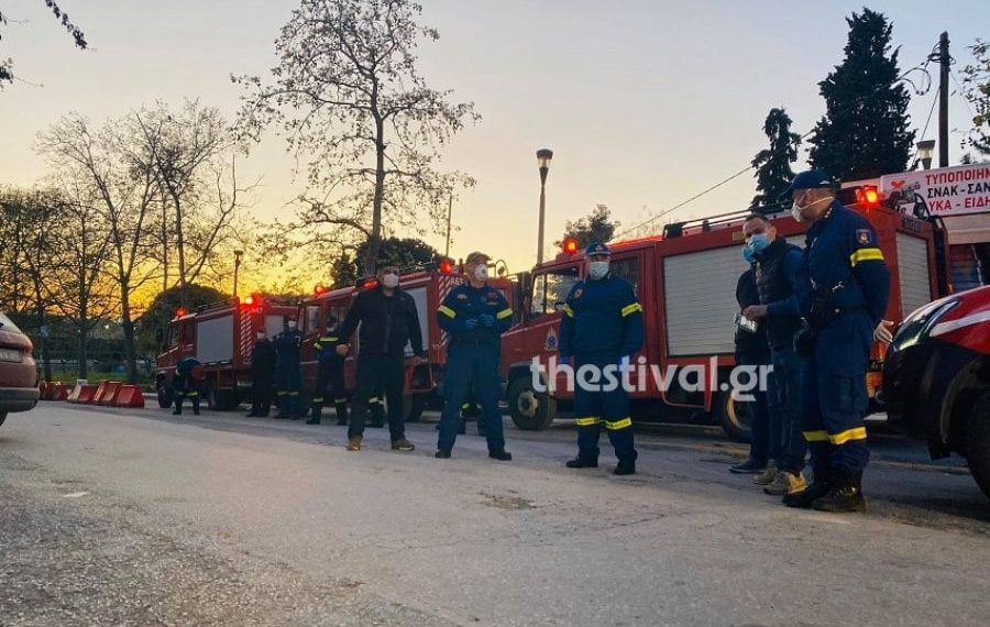 Στιγμές συγκίνησης στο ΑΧΕΠΑ: Πυροσβέστες χειροκρότησαν γιατρούς και νοσηλευτές (Βίντεο)