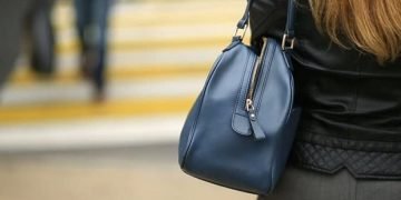 Θεσσαλονίκη: Κατήγγειλε ότι της άρπαξαν τσάντα με 35.000 ευρώ στα νεκροταφεία Ευόσμου
