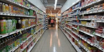 Μείωση ΦΠΑ 13%: Όλη η λίστα με τα πιο φθηνά προϊόντα από τη Δευτέρα