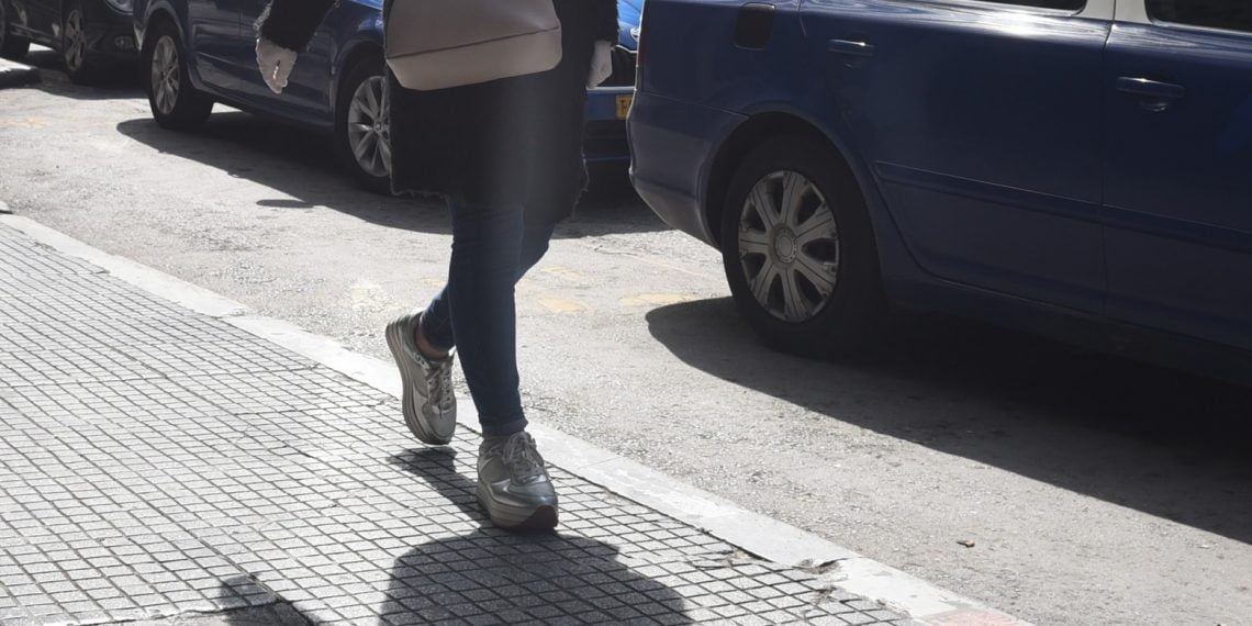 Παρουσιάστρια σε υστερία ουρλιάζει σε μαγαζί της Θεσσαλονίκης! Δεν ήθελε να βάλει αντισηπτικό (Bίντεο)