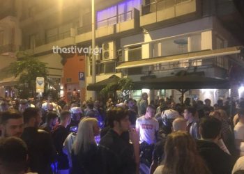 Θεσσαλονίκη: Ξύλο σε ουρά για… ένα ποτό! “Φράκαραν” οι δρόμοι έξω από τα καταστήματα (Βίντεο)