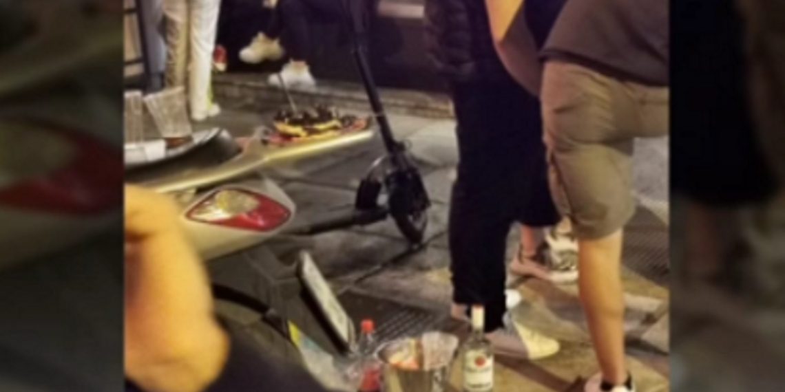 Θεσσαλονίκη: Η σαμπανιέρα στο πεζοδρόμιο και τα συνοδευτικά στο κάθισμα! Τα απίθανα του συνωστισμού σε… take away (Βίντεο)