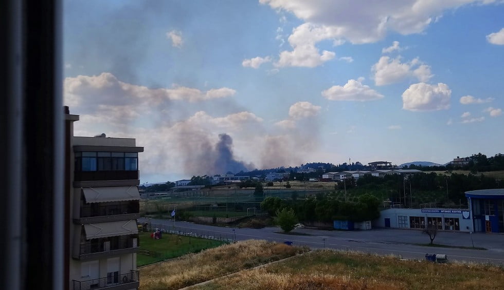 Φωτιά στον Εύοσμο, πίσω από τα κοιμητήρια