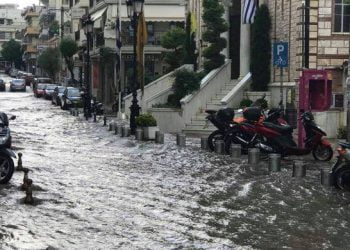“Πνίγηκε” η Θεσσαλονίκη – Ισχυρή καταιγίδα και δρόμοι ποτάμια (Βίντεο)