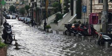 “Πνίγηκε” η Θεσσαλονίκη – Ισχυρή καταιγίδα και δρόμοι ποτάμια (Βίντεο)