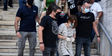 Φόνος στον Εύοσμο – Αδερφή 49χρονου: Λένε ψέματα σύζυγος και κόρη!