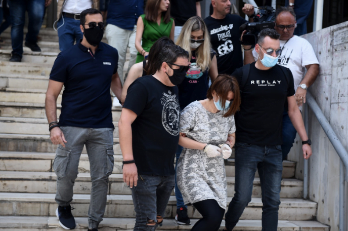 Φόνος στον Εύοσμο – Αδερφή 49χρονου: Λένε ψέματα σύζυγος και κόρη!