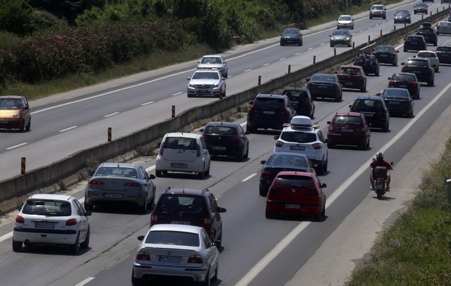 Ξεκίνησαν για τις παραλίες της Χαλκιδικής οι Θεσσαλονικείς – Χαμηλές ταχύτητες στη Μουδανιών