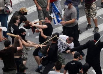 Άγριο ξύλο μεταξύ νεαρών στη Νεάπολη Θεσσαλονίκης