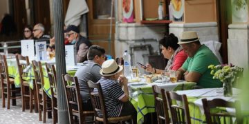 Κλείνουν τα μεσάνυχτα μπαρ- εστιατόρια σε Θεσσαλονίκη, Χαλκιδική – Ακυρώθηκε η ΔΕΘ