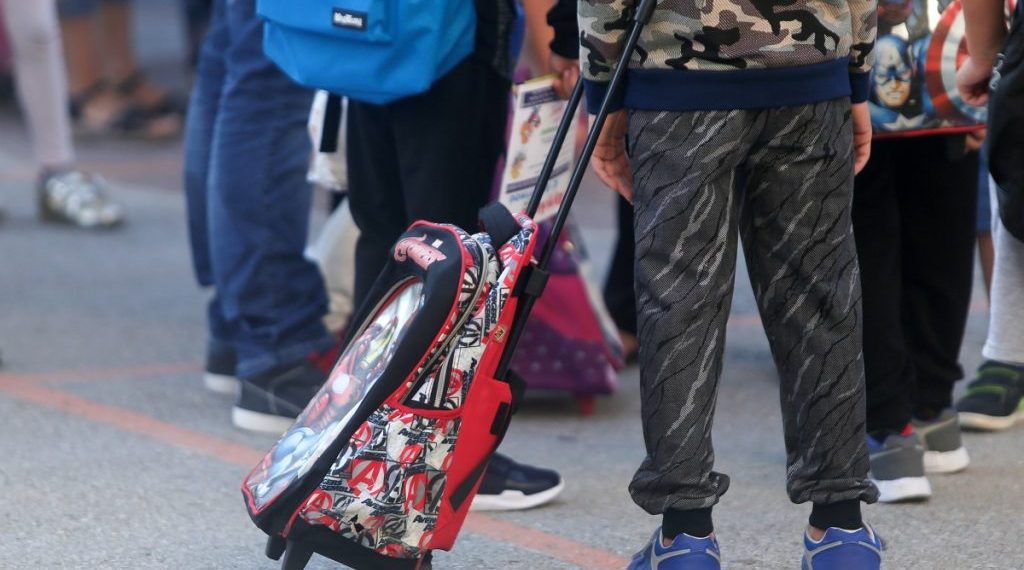 Κορδελιό: Μάθημα στην αυλή του σχολείου κάνουν μαθητές του 3ου Γυμνασίου και του 6ου δημοτικού στο Κορδελιό!