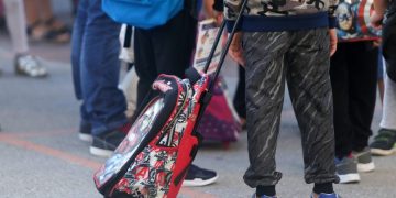 Κορδελιό: Μάθημα στην αυλή του σχολείου κάνουν μαθητές του 3ου Γυμνασίου και του 6ου δημοτικού στο Κορδελιό!