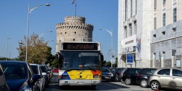 Θεσσαλονίκη: Πιάστηκαν στα χέρια σε αστικό για τη μη χρήση μάσκας (video)